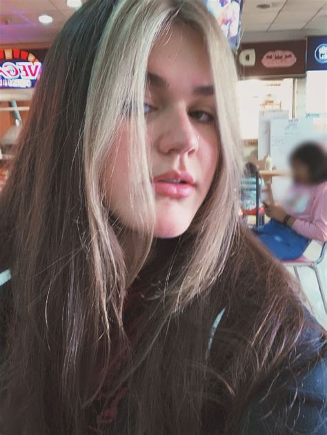 Digital editor jihan forbes tried the cotton candy pink guy tang helped make metallic hair dye a thing, but bleaching is a must for his creative coloring. blonde streaks | White streak in hair, Blonde streaks ...