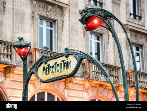 Hector Guimard Metro Sign Hi Res Stock Photography And Images Alamy