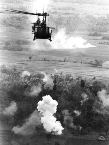 Vietnam War Us Helicopters Helicopters Carry Members Of Th Flickr