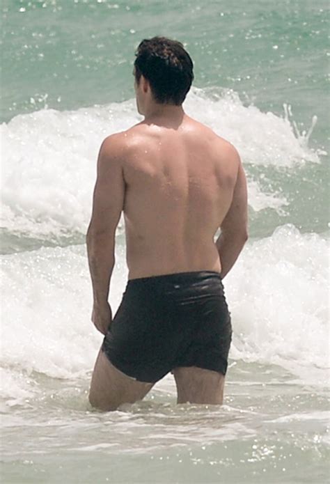 Milano Model Superman Hunk Henry Cavill Showed Off His Muscly Bod At Miami Beach