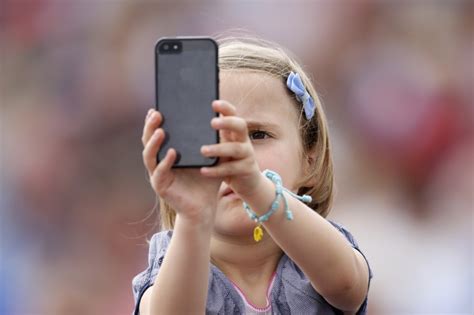 Smartphone Zombies Child Road Deaths Spike Because Kids Are Glued To