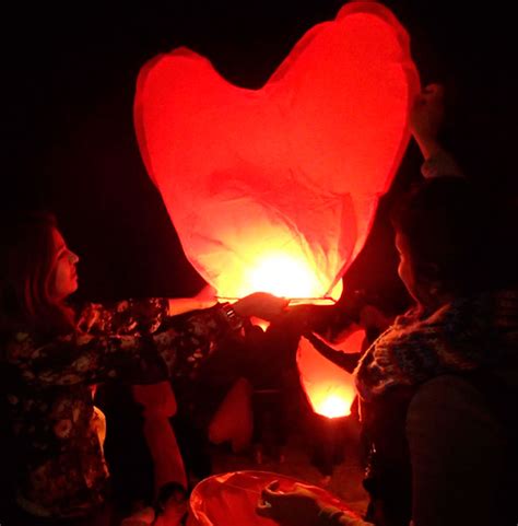 Y todos los productos que necesitas para diseñar tu boda desde el principio hasta el final: Farolillos Voladores Rojos Corazón Decoración para Bodas ...