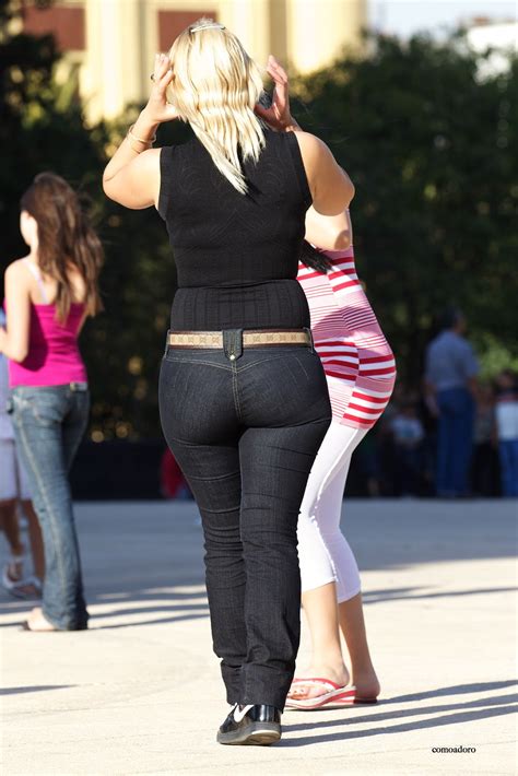 Sexy Blonde With Nice Butt In Tight Pants Mujeres Bellas En La Calle