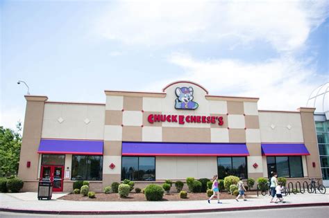 Chuck E Cheeses Denies Conspiracy Theory That It Reuses Pizza Slices