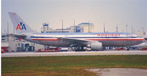 American Airlines Flight Attendant Hits Mom With A Stroller And Challenges A Passenger To A