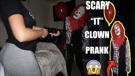 It Creepy Clown Scare Prank On Girlfriend Gone Wrong Youtube