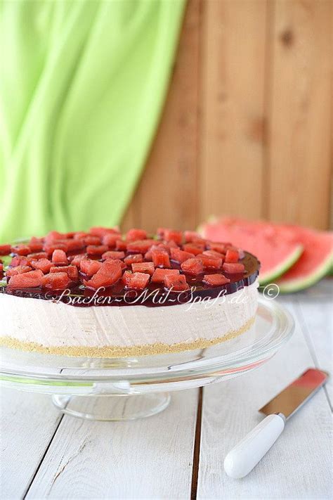 Andere rezepte hingegen verarbeiten die melonen. Wassermelonen- Käsekuchen ohne Backen | Rezept | Kuchen ...