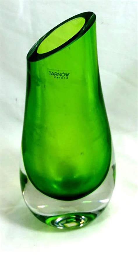 lot 155 tarnow polish emerald glass vase auction kings vase glass glass vase