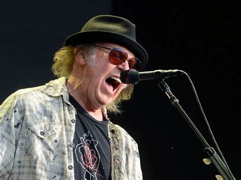 Neil Young Announces At Home Streaming Concert Series ‘fireside Sessions