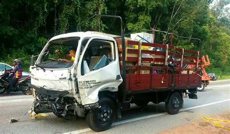 Kes disiasat mengikut seksyen 427 dan 448 kanun keseksaan serta seksyen 41(1) akta pengangkutan jalan 1987. 1 maut kemalangan melibatkan kereta dan lori di Kuala Kubu ...