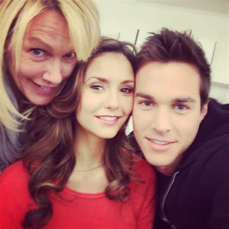 Il web si sta scatenando in questi giorni dopo tutte le foto pubblicate con nina dobrev insieme al suo nuovo collega di lavoro, chris wood, già visto in the carrie diaries, ora l'attore è stato preso nel ruolo di kai in the vampire diaries. Nina Dobrev and Chris Wood - The Vampire Diaries TV Show ...