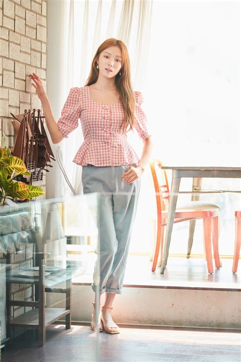 Последние твиты от lee sung kyung (@heybibleecom). Lee Sung Kyung - "Miss & Mrs. Cops" Interview Photos 2019 ...