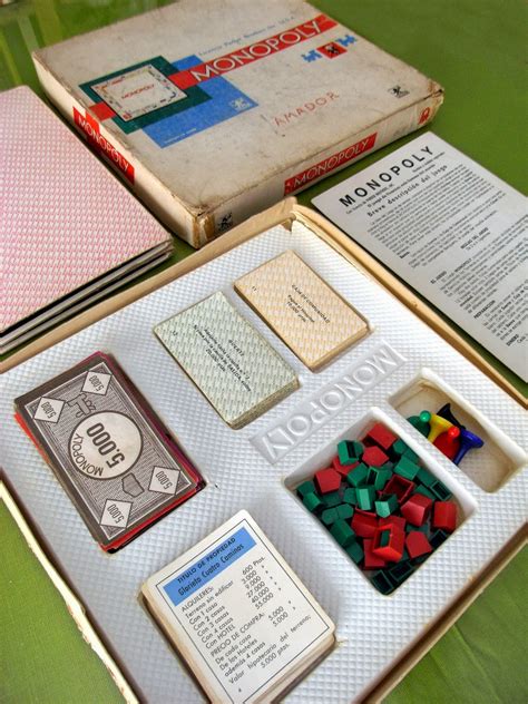 Cartas del juego de mesa dos. Memorias de plástico y papel: Juego de mesa. Monopoly ...