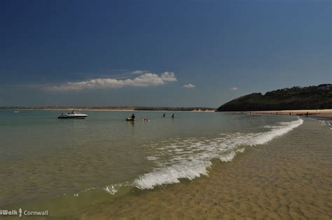 Forretningsrejsende nyder den gratis morgenmad. View along Carbis Bay, Cornwall (With images) | St ives ...