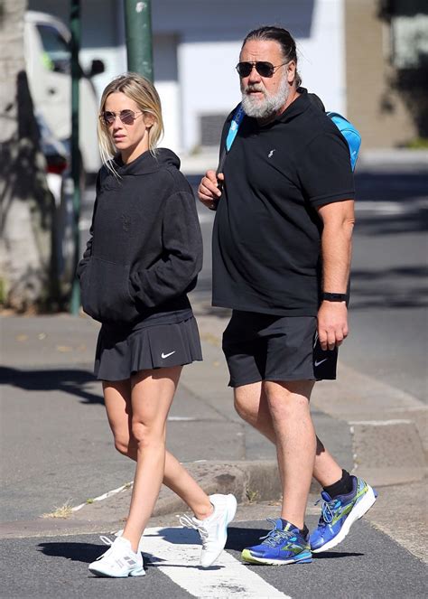 Russell Crowe Kisses His Rumored Girlfriend And More Star Snaps Page Six