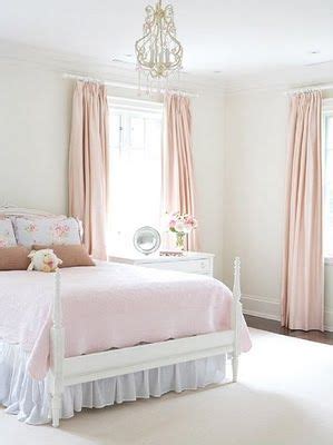 Momjunction gives you innovative ideas to decorate small as well as spacious bedrooms. so soft & sweet | Beautiful bedrooms, Chic bedroom, Pink ...