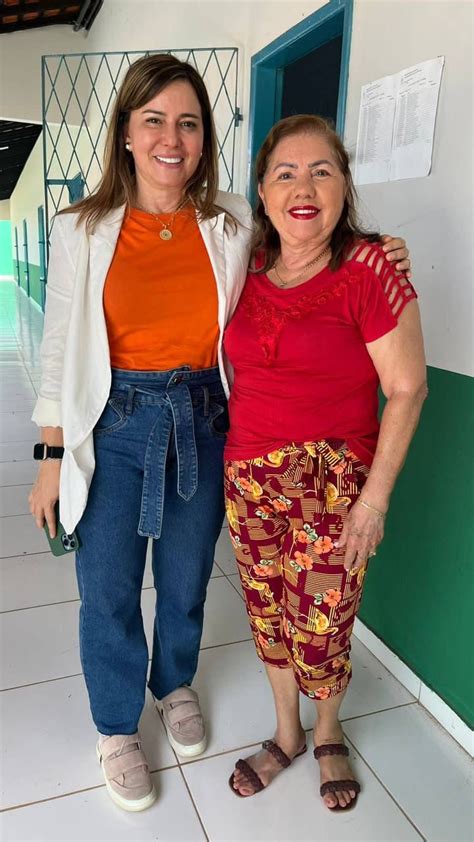 Prefeita Ivanária Sampaio visita Escola Maria Luiza Teles