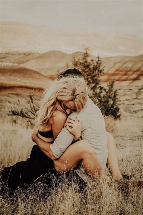 Outdoor Engagement Photo Shoot Ideas In 2021 Couple Photography