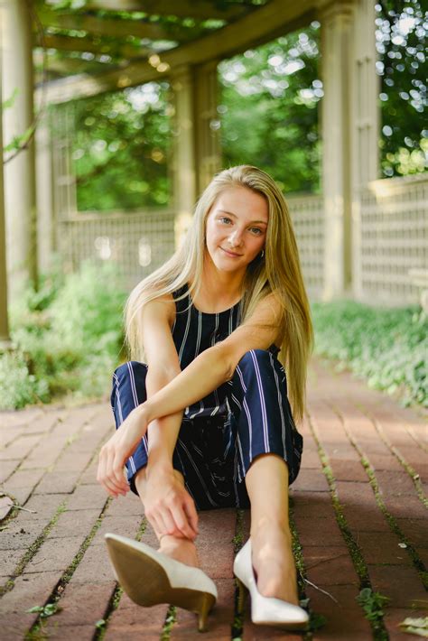 rochester senior portraits amelia mounts photography in 2020 senior portrait photography