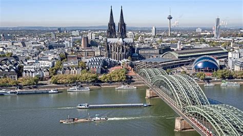 April) gab bundeskanzlerin angela merkel (cdu) weitere lockerungen der. Kampf gegen Coronavirus: Neue Verbote und Maßnahmen in ...