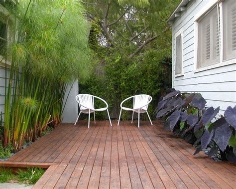 It is first used to create a more three dimensional wall that stands out and looks amazing against the wood in this garden. 70 bamboo garden design ideas - how to create a picturesque landscape