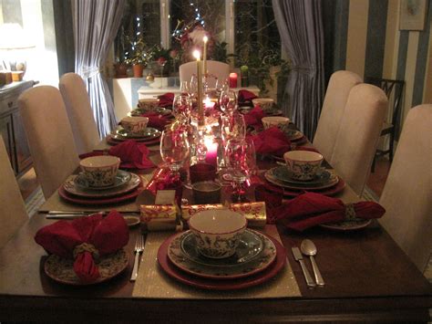 Is christmas your all time favorite holiday of the year? Christmas dinner party table setting | Christmas dinner ...