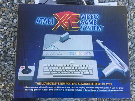 Atari Xe Video Game System Deluxe Xegs In Field New With Gentle Gun