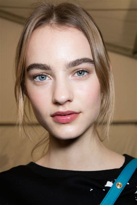 50 Spectacular Beauty Moments From The Fall 2016 Runways An Annotated List Cool Hairstyles