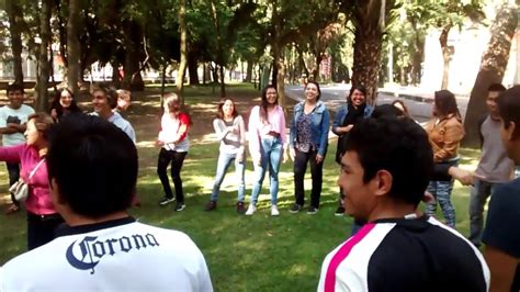 Balón por sujeto entre 8 y 10 personas. Juegos Grupales para Jóvenes. Patidibloom. Juego de ...