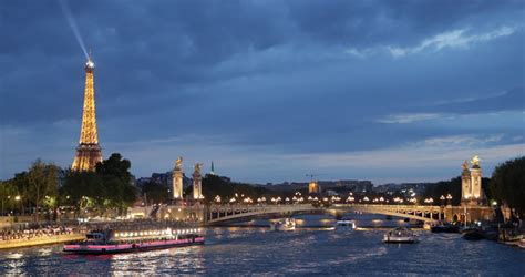 Paris France July 25 2013 Iconic Eiffel Tower Paris Tourists Visit