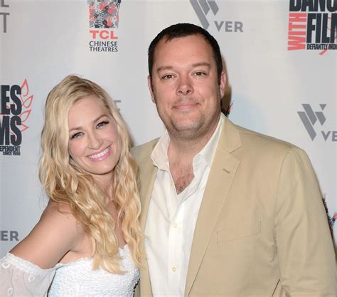 2 Broke Girls Star Beth Behrs Marries Mad Mens Michael Gladis