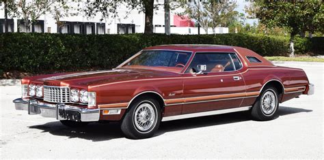 36 Classic American Luxury Cars From The 60s And 70s