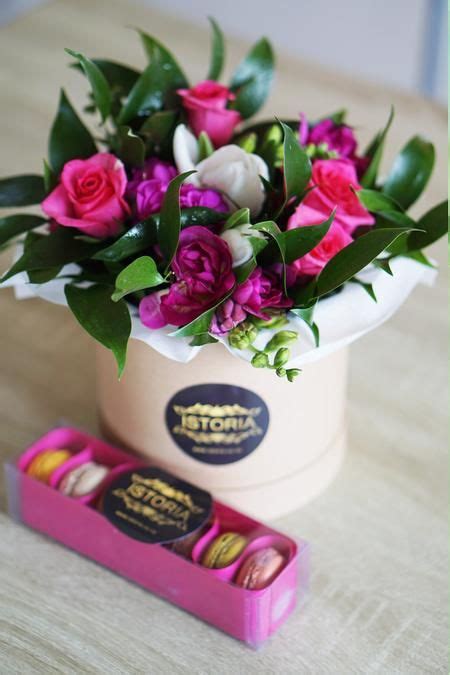 All you have to do is click, buy and send. Deluxe flowers & macaroons gift box- medium size ...