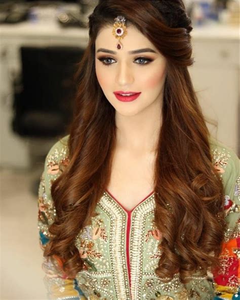 Pin By Zaib Khan On B0ld N Beautifull Pakistani Bridal Hairstyles Pakistani Bridal Makeup