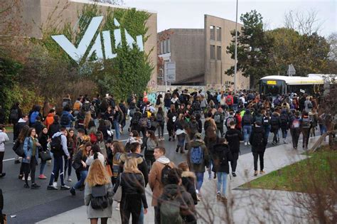 La Rochelle  la mobilisation des lycéens continue, quelques dégradations