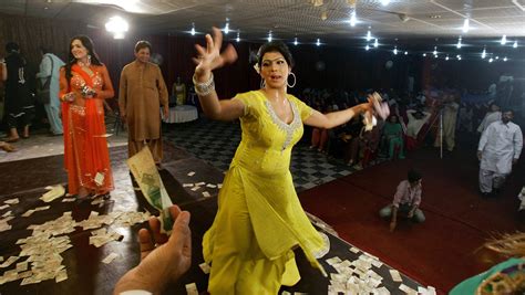 Transgender Pakistanis Face Society S Scorn