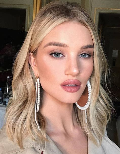 Photographed by darren mcdonald, the british beauty wears a printed dress from alexander mcqueen. Rosie Huntington Whiteley makeup and hair style look | Hair beauty, Natural makeup looks, Rosie ...