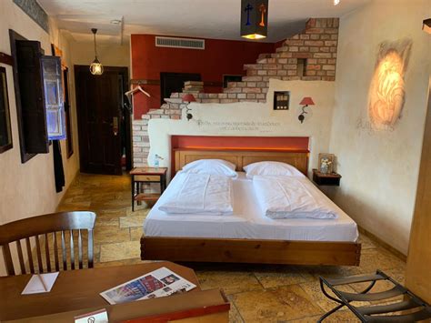 Gedurende je dag in het pretpark loop je dus eenvoudig even terug. "Zimmer" Hotel Santa Isabel Europa-Park (Rust ...