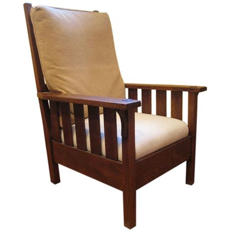 Apparently, gustav stickley didn't really care for the association of stickley furniture with mission style, even though both styles appear to have a lot in common. A Mission Oak, Arts and Crafts Lounge Chair by Gustav ...