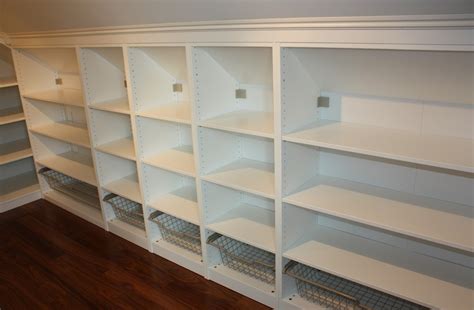 Samlinger av anne kristin martinsen. Huset i Glimmerveien: Garderobe på hovedsoverommet