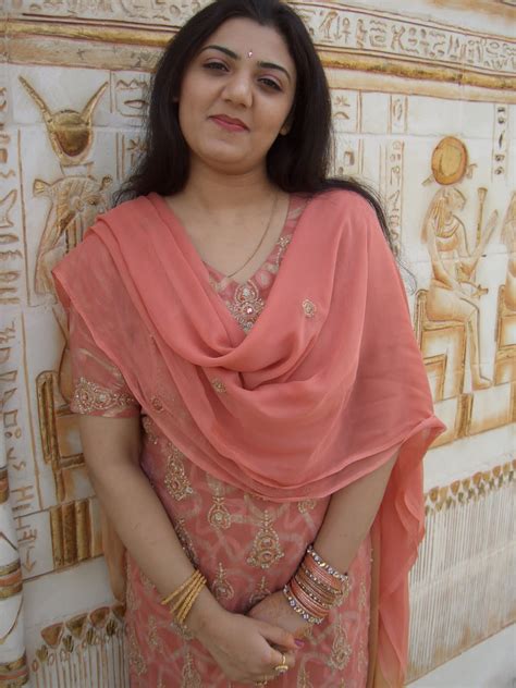 All Desi Asian Cutest Aunties Nisha Bhabhi In Egypt Tour