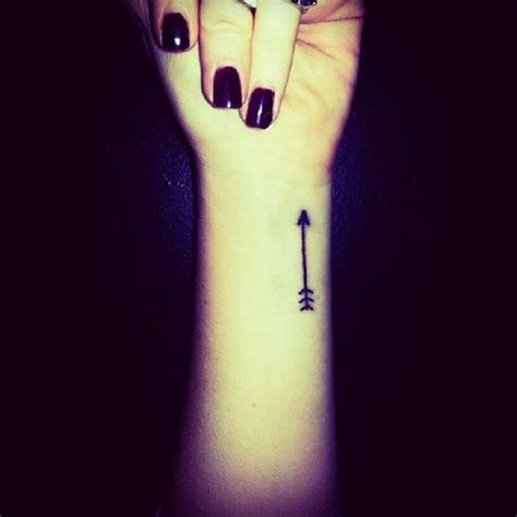 With all the different styles of arrows, the girly arrow tattoos are getting popular in the united states. Such a cute tiny arrow wrist tattoo || girly boho tattoo ...