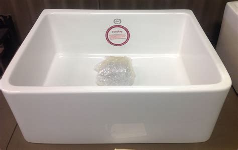 Finding the best kitchen sink in today's busy market is not as easy as you would think, so we decided to help you in your searches with a short buying guide. This 'apron' fireclay sink would suit kitchens that ...