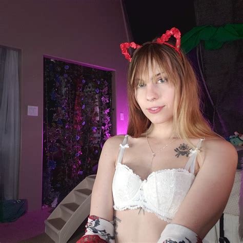 tw pornstars 1 pic 𝐿𝑜 𝒱𝒶𝓁𝑒𝓃𝓉𝒾𝓃𝑒 twitter meow bitch 10 10 pm 20 aug 2020