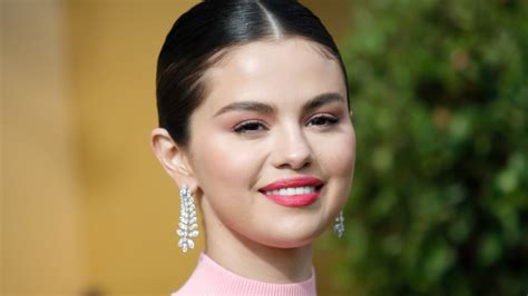 Watch Access Hollywood Highlight Selena Gomez Pokes Fun At Her Relationship Status In Playful