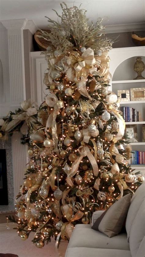 20 Elegant Christmas Tree Decorations