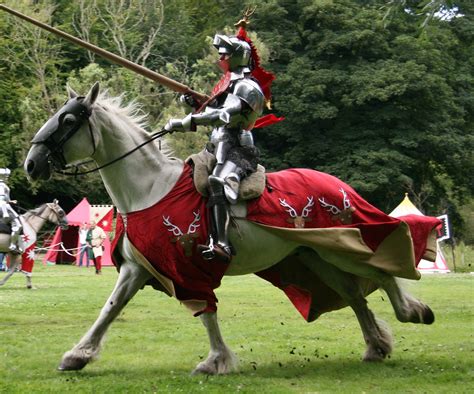 Средневековые доспехи Средневековый рыцарь Всадники