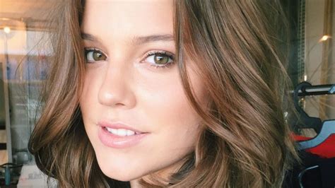 Alice wegmann news, gossip, photos of alice wegmann, biography, alice wegmann boyfriend list help us build our profile of alice wegmann! Alice Wegmann é criticada por cena de sexo e rebate: me ...