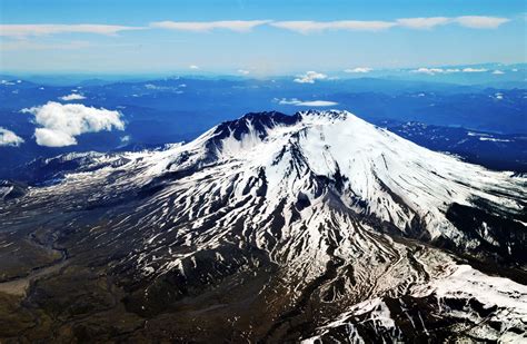 Mount St. Helens Gets Hit By a Swarm of Earthquakes | WIRED