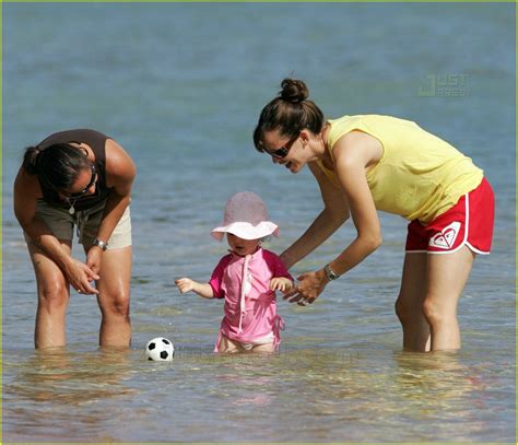 Jennifer Garner Daughters Day The Beach Photo 447921 Photos Just Jared Celebrity News
